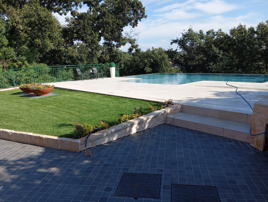 Piscina e giardino realizzati